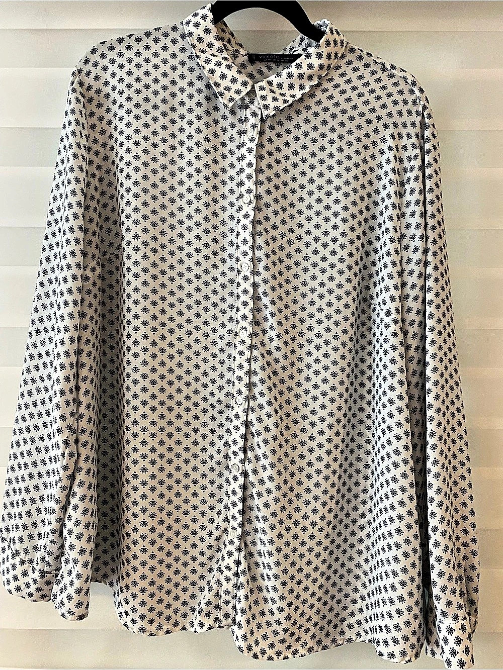 Violeta by Mango Blouse Floral print Button Down Blouse in Cream with blue print